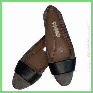 L’Autre Chose Gray Suede & Black Leather Flats